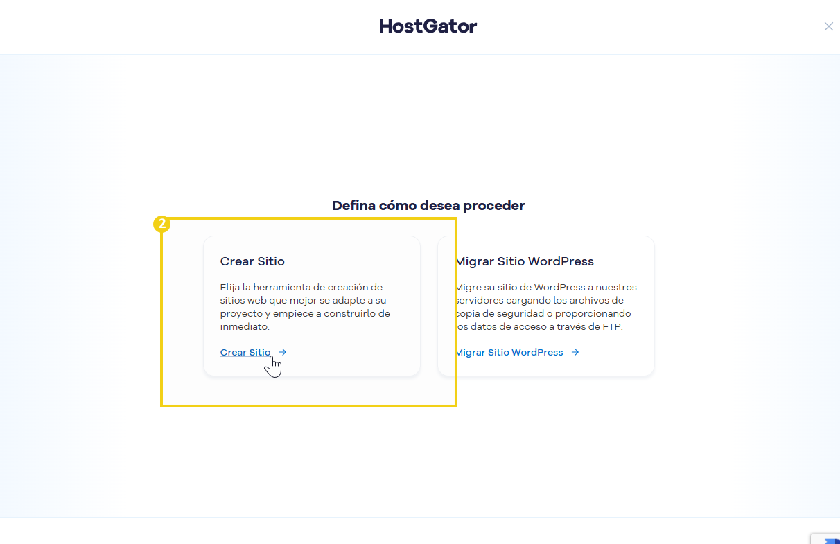 Pantalla de creación de sitios web en HostGator, destacando las opciones de crear o migrar un sitio web de WordPress, con un enfoque en la optimización SEO.
