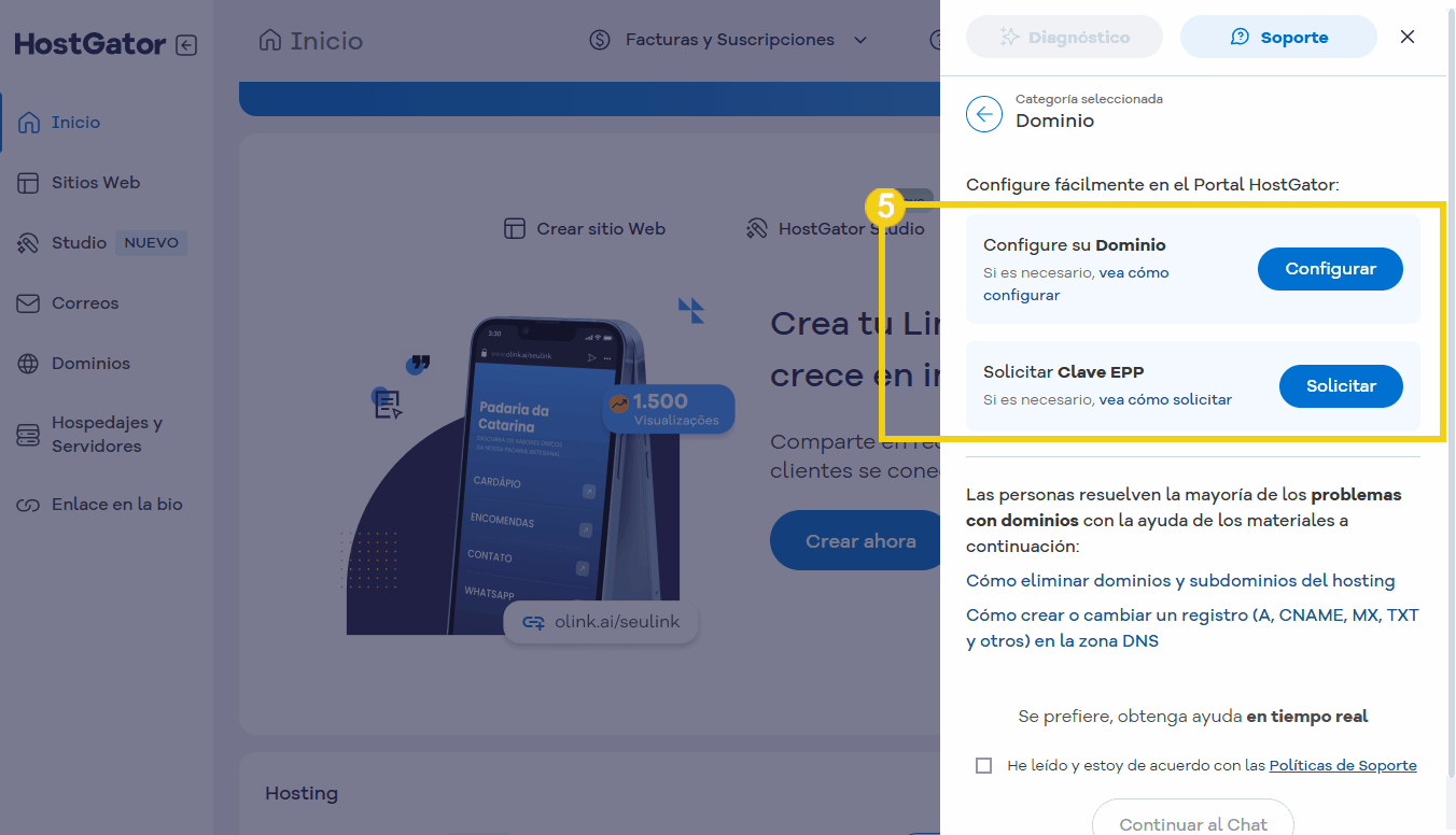 Captura de pantalla del portal de HostGator destacando la configuración del dominio y la sección de atención al cliente, con materiales de apoyo sugeridos en la parte superior de la pantalla