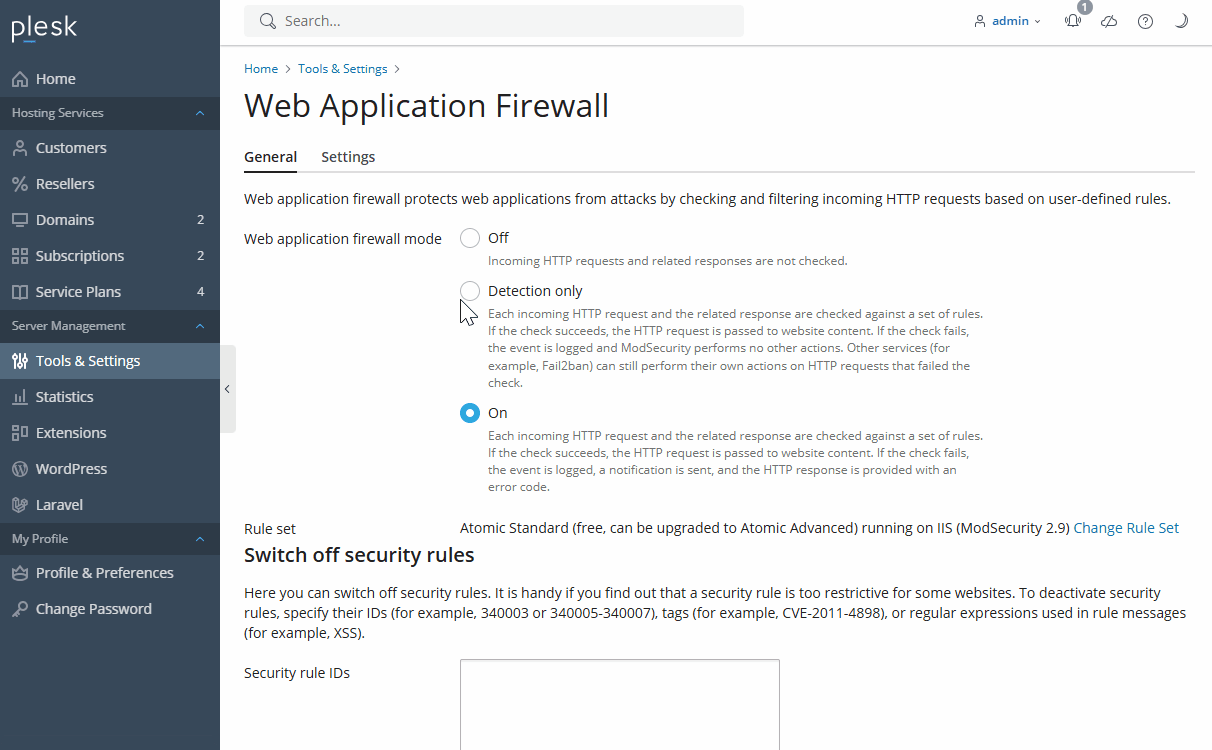 Pantalla de configuración de firewall para aplicación web en un panel de control, mostrando opciones para desactivar el modo de detección y reglas de seguridad.