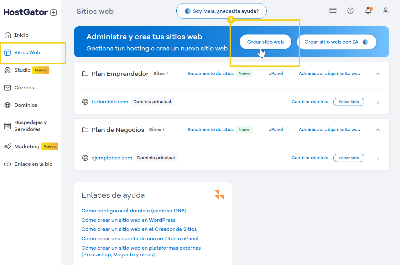 La pantalla de administración de HostGator muestra opciones para crear y administrar sitios web, resaltada por el botón 'Crear sitio web' y el menú lateral de navegación.