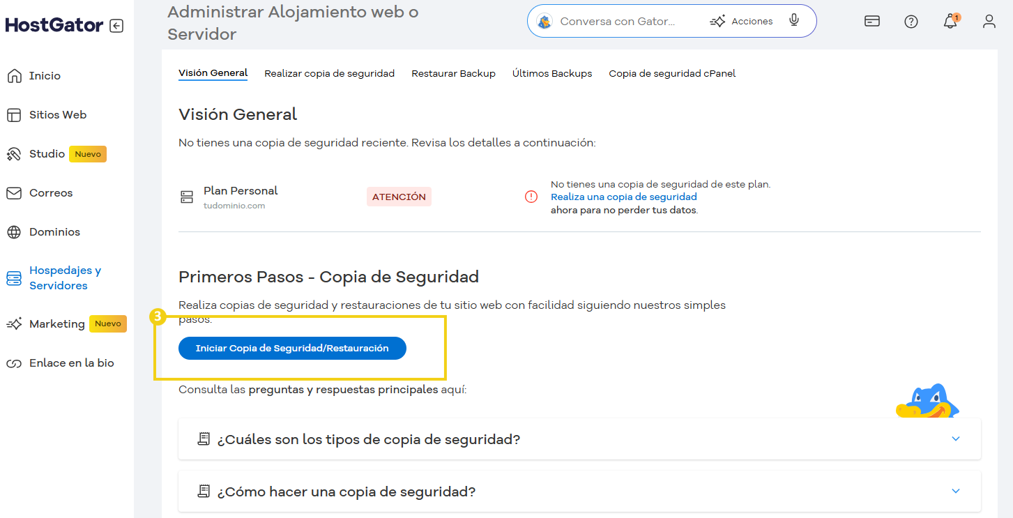 Pantalla de gestión de hospedaje de servidor en la plataforma HostGator, mostrando opciones para crear copias de seguridad