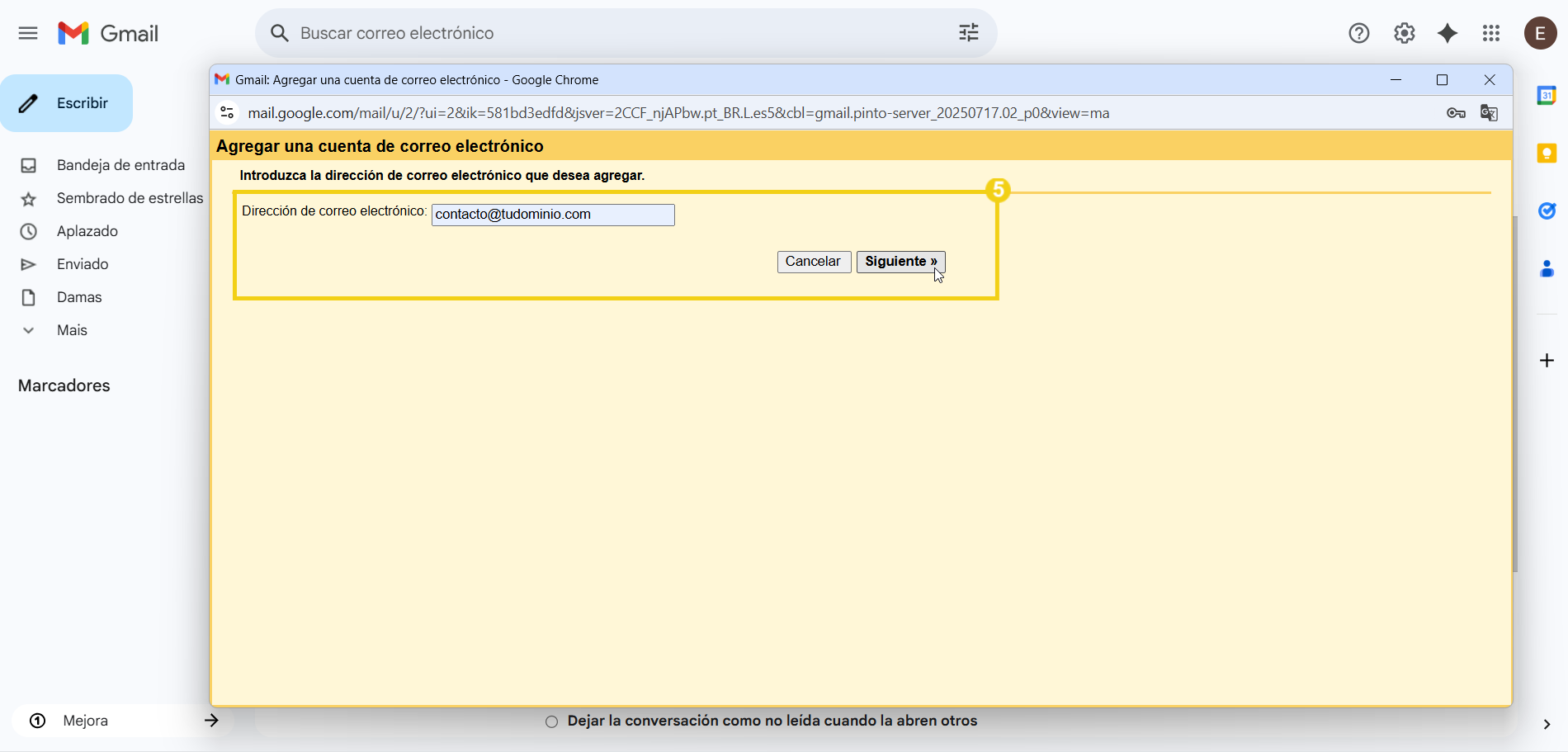 Imagen que enseña cómo agregar una dirección de correo electrónico en la bandeja de entrada de Gmail, con énfasis en la interfaz de Google Chrome.