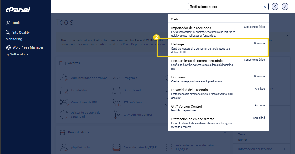Imagen que muestra la herramienta de redireccionamiento en el panel de cPanel, destacando la búsqueda de la opción 'Redireccionamiento' en la pestaña de herramientas, importante para gestionar enlaces y URLs.