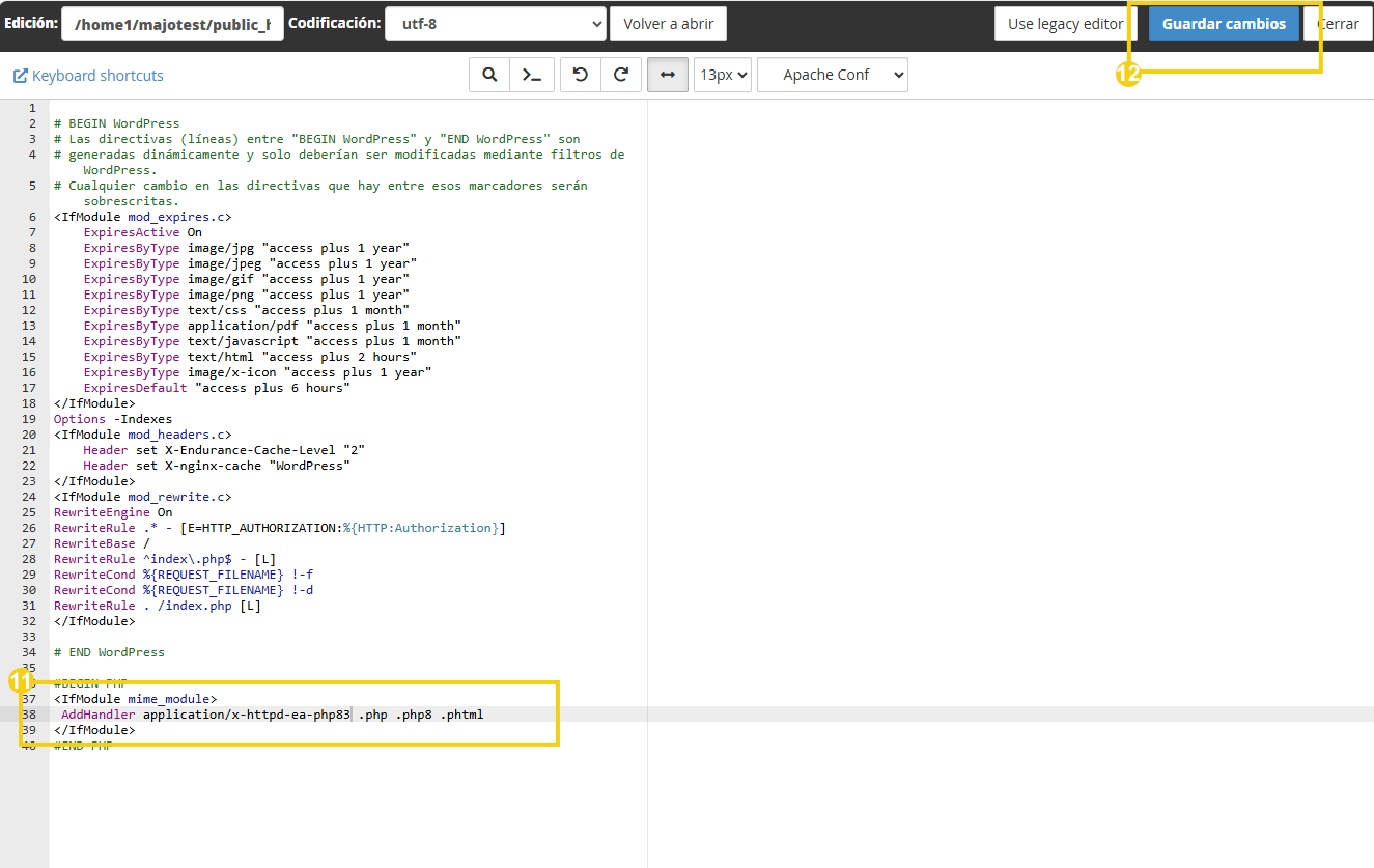 Imagen ilustrativa de una configuración de archivo de código para configuración de PHP, con destaque para el contenido del código y para el botón de guardar cambios