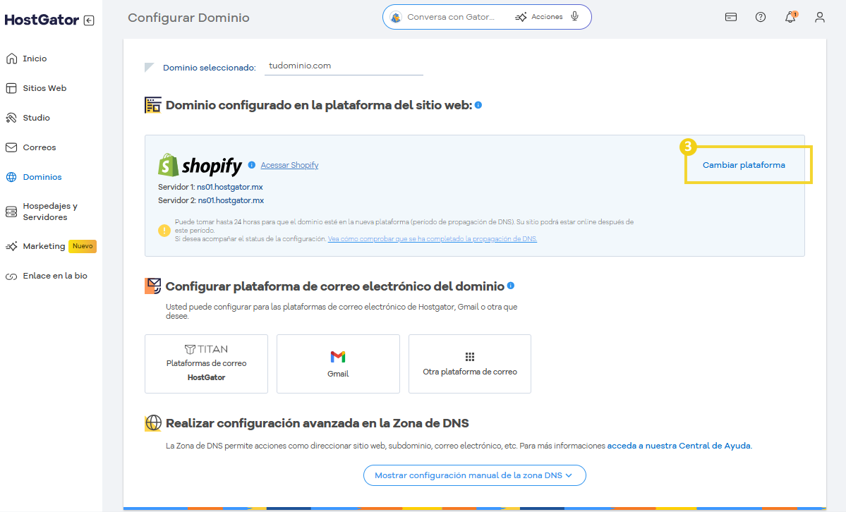 En la pantalla se muestra la gestión de dominio en el Portal del Cliente de HostGator destacando la opción Cambiar plataforma