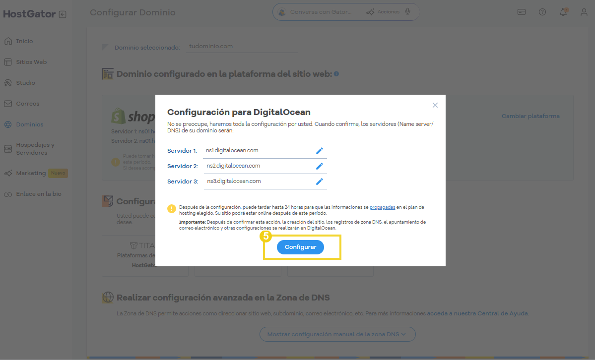 Imagen de configuración DNS para tienda integrada en panel de control de hospedaje, destacando el botón de 'Configurar' y el mensaje de aviso. 