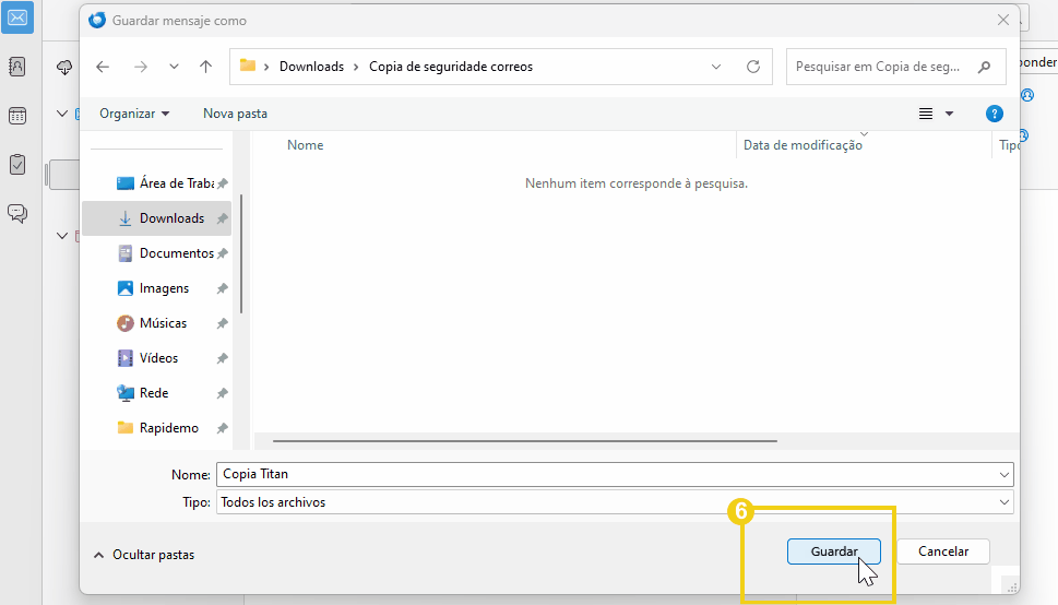 Imagen de una carpeta de copia de seguridad de correo electrónico llamada "Backup email titan" en un ordenador, que muestra el proceso de guardar una copia de seguridad con Thunderbird.