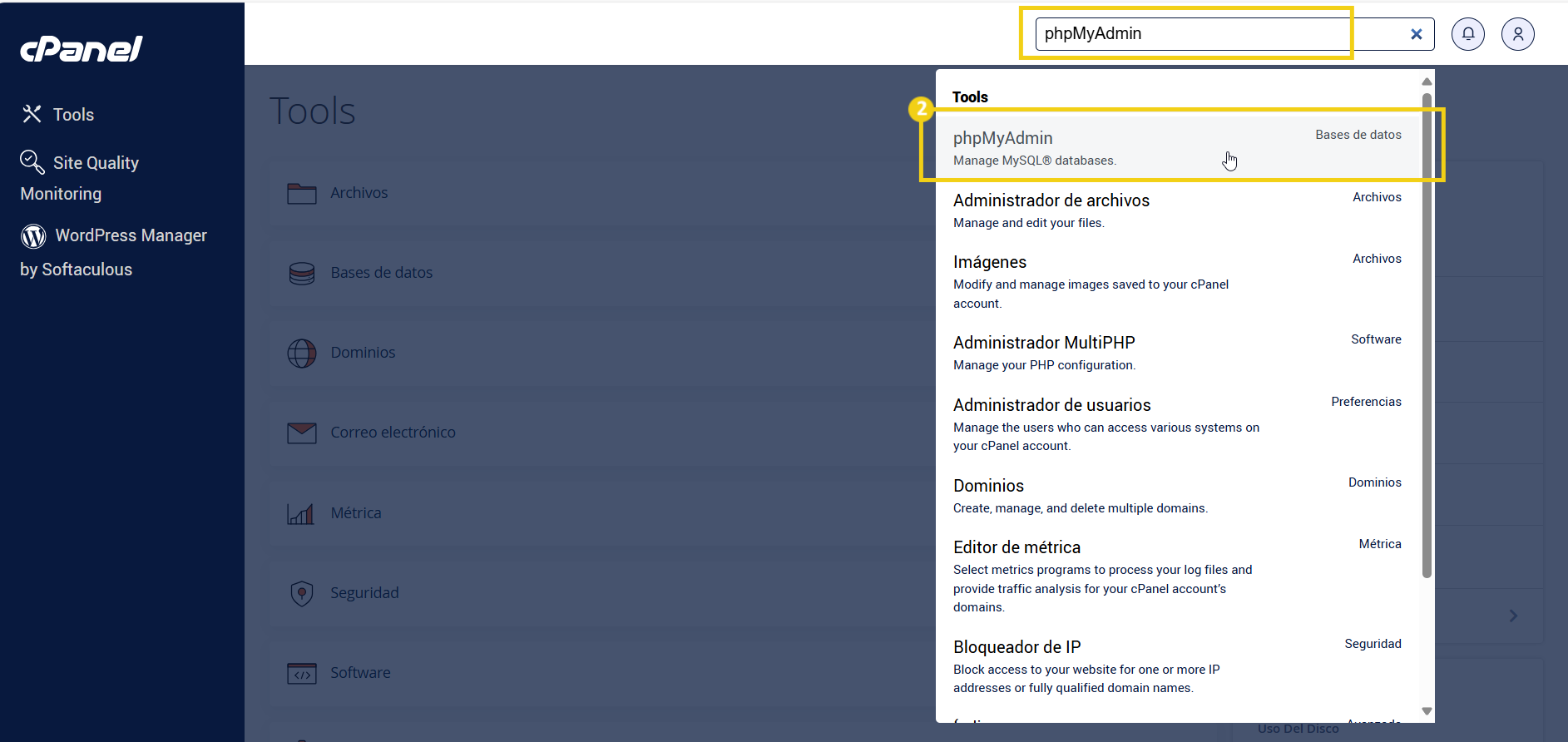 La imagen muestra la pantalla de cPanel, con la búsqueda realizada para phpMyAdmin