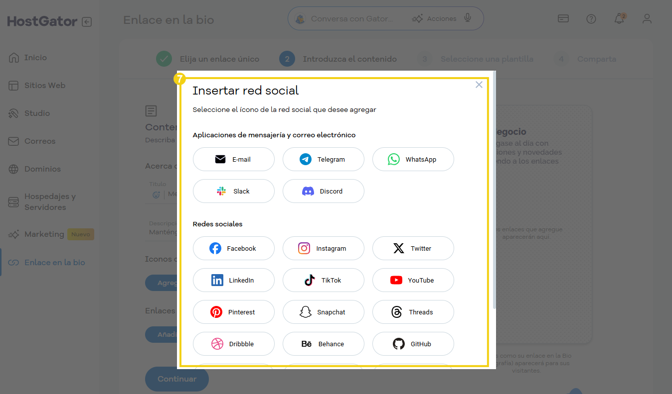 Imagen de una interfaz de integración de redes sociales con opciones como correo electrónico, Telegram, WhatsApp, Facebook, Instagram, Twitter y otras plataformas de comunicación digital.