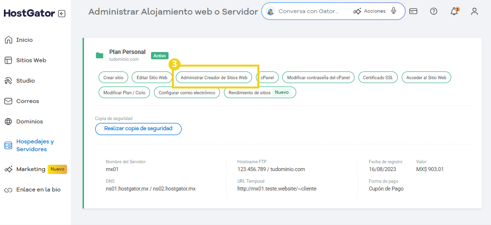 La imagen muestra la gestión de hospedaje, destacando el botón Administrar creador de sitios web.