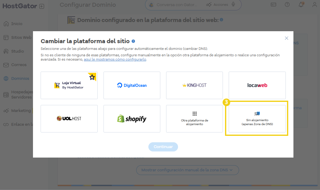 Captura de pantalla de la pantalla del portal del cliente de Hostgator, con la opción Cambiar plataforma del sitio abierta, resaltando la opción sin alojamiento