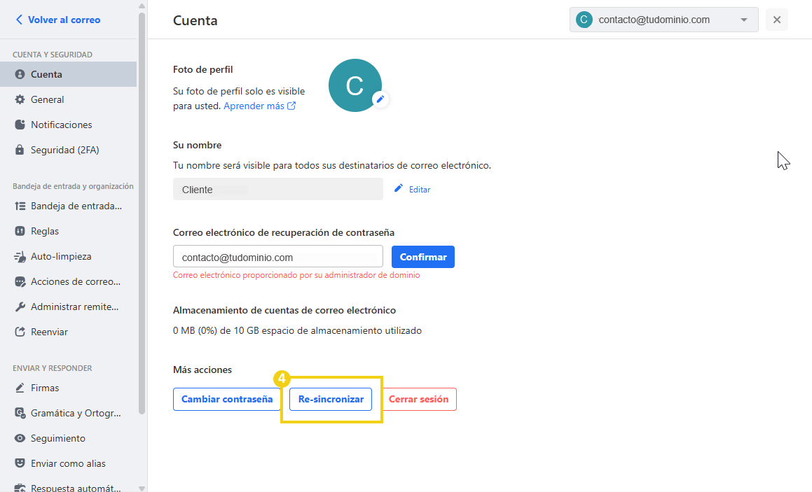 Imagen que muestra una pantalla de resincronización del dispositivo en una interfaz de correo electrónico, resaltando el botón "Resincronizar"