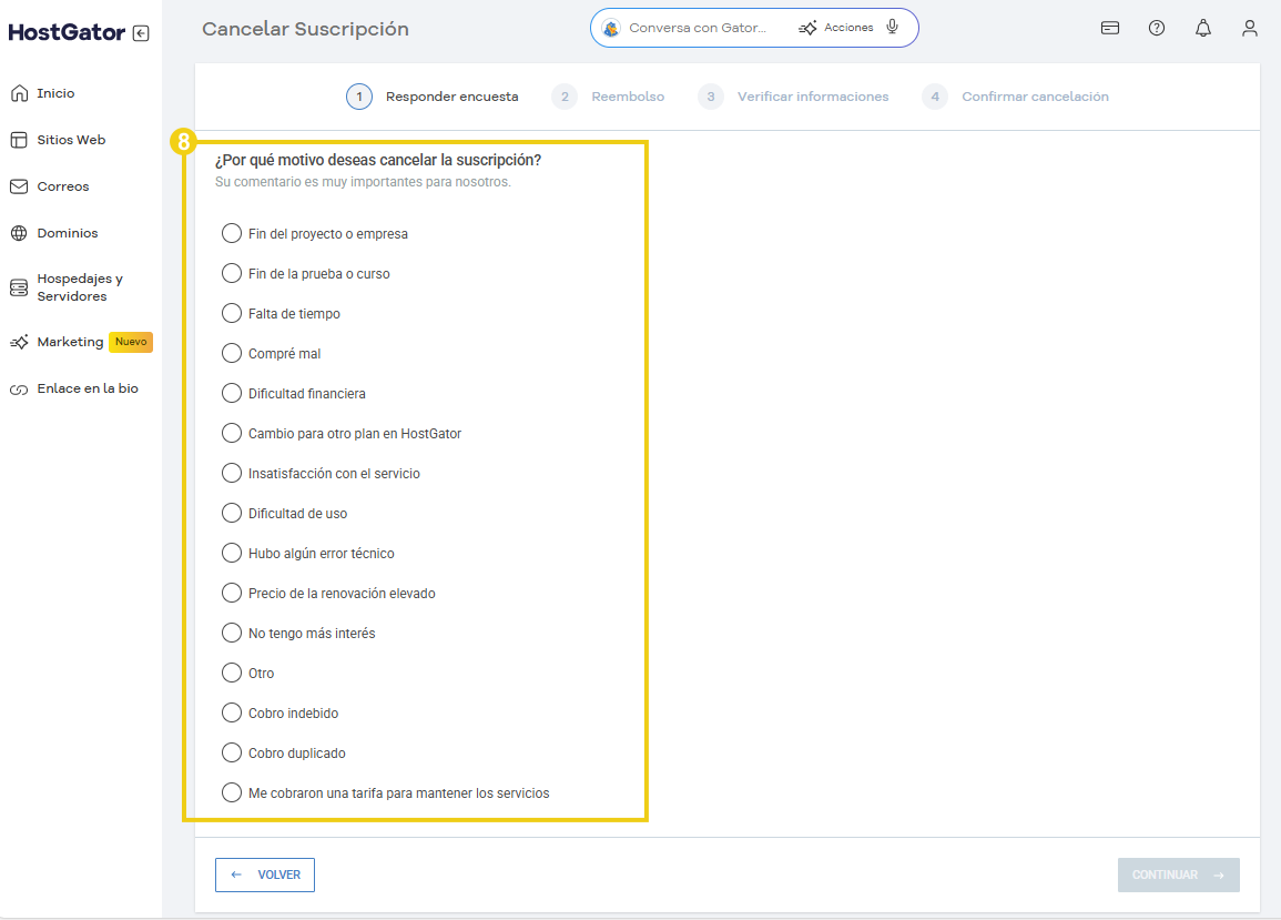 Captura de pantalla de una encuesta en la plataforma HostGator sobre razones para cancelar la suscripción, incluyendo opciones como cargo indebido, fin del proyecto, entre otros.
