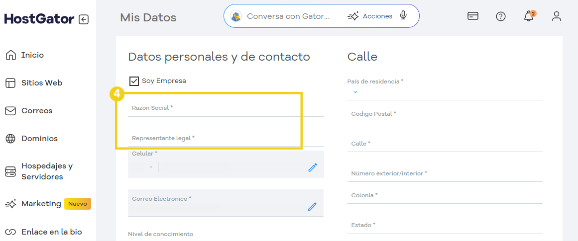 La imagen muestra el portal de clientes de Hostgator, en la página de datos personales, resaltando los campos de nombre de la empresa y representante legal.