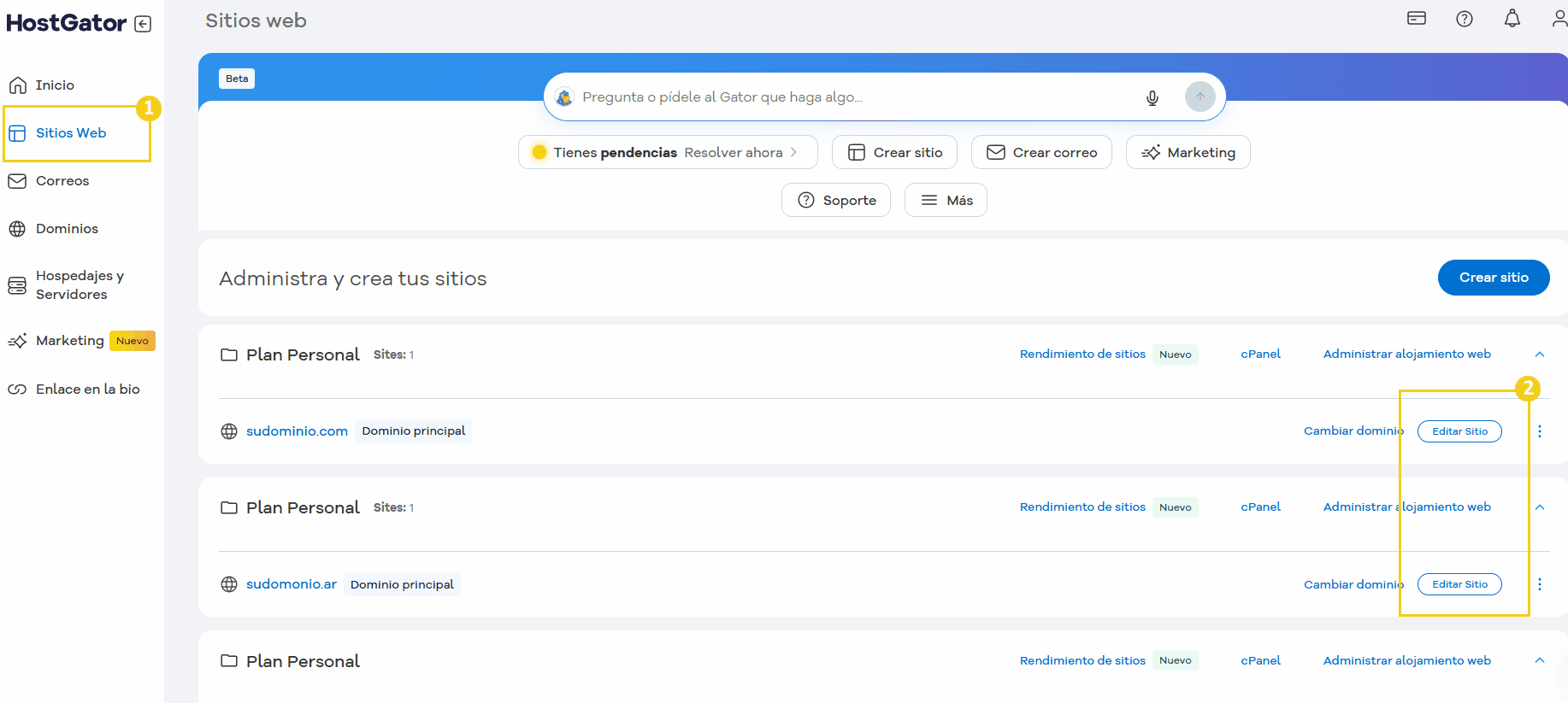 La pantalla de administración de HostGator muestra opciones para crear y administrar sitios web, resaltada por el botón 'Crear sitio web' y el menú lateral de navegación
