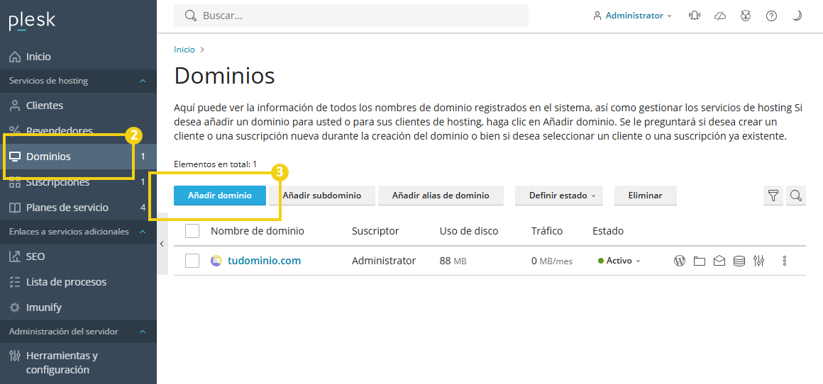 Imagen de la interfaz del panel de Plesk mostrando la página inicial, con opciones de servicios de hospedaje, clientes, revendedores y dominio, además de información del sistema, suscripciones y configuraciones.