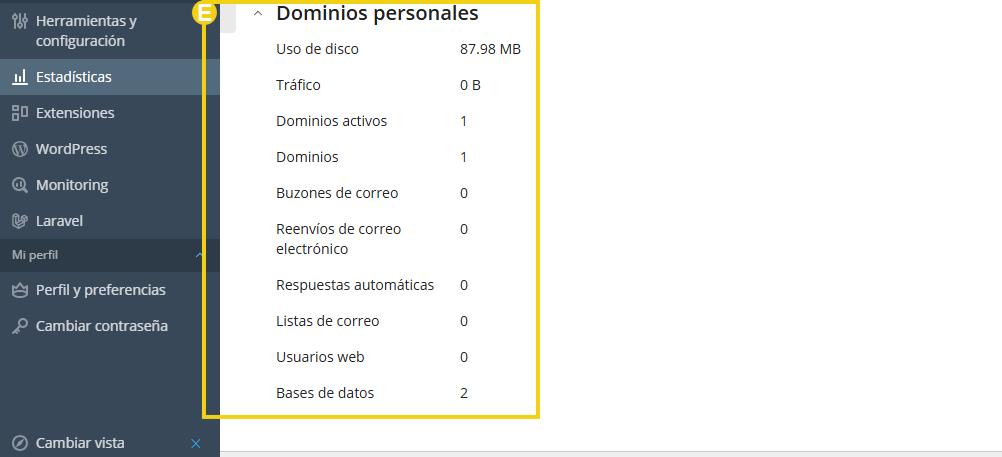 Imagen muestra el panel del Plesk, en la pestaña "Informes" y los campos informativos sobre los dominios personales