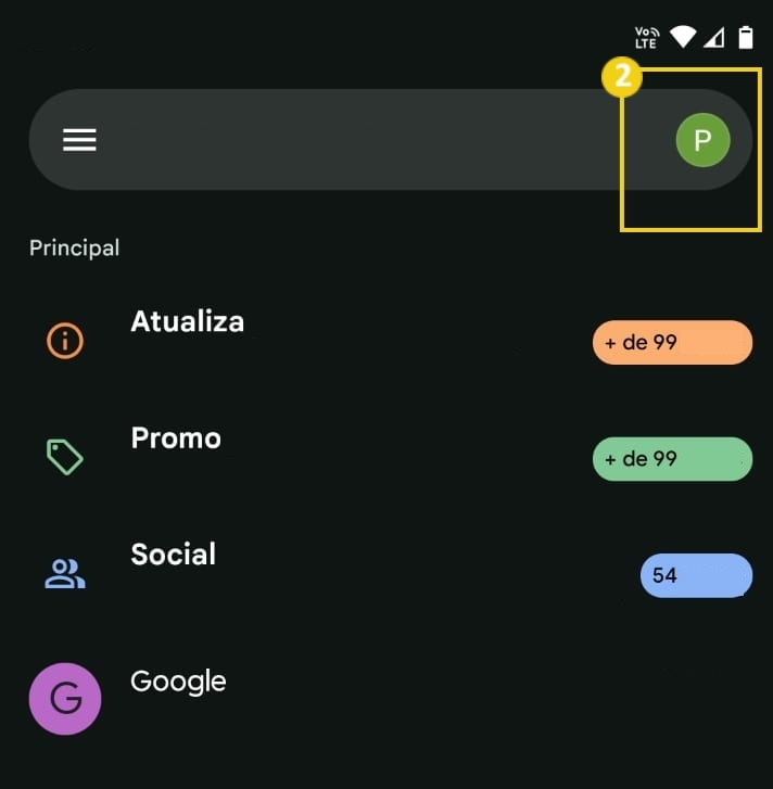 Pantalla de un celular mostrando la caja de búsqueda de correos electrónicos y al lado destacando la foto del perfil
