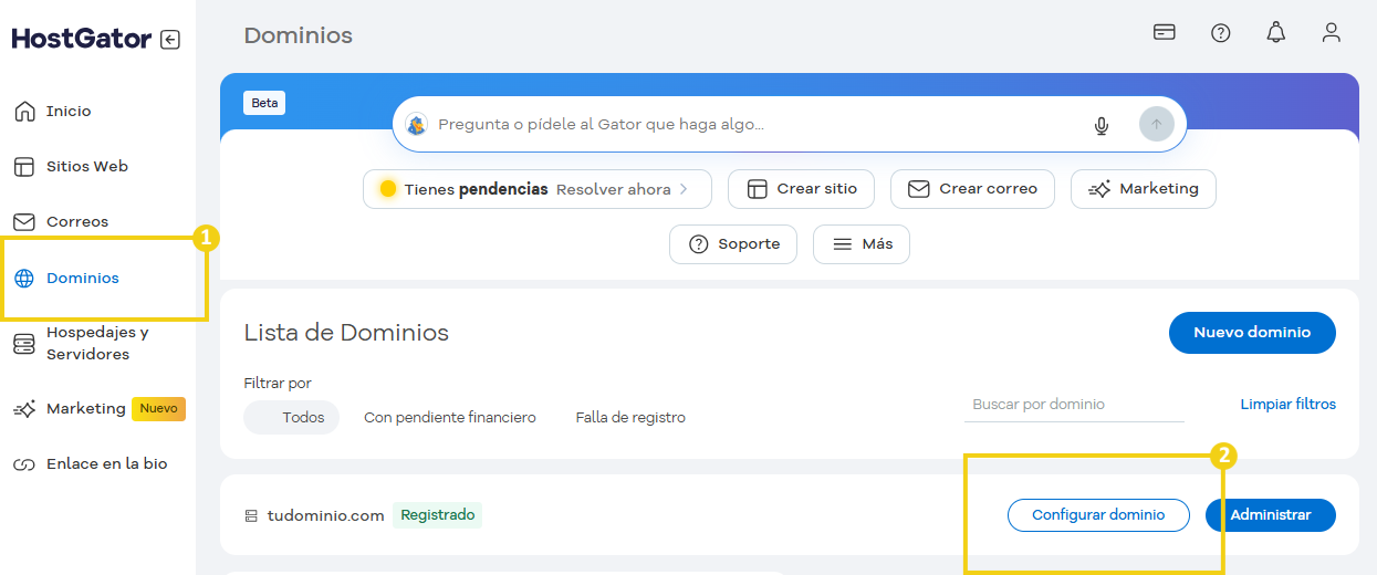 Pantalla del panel de HostGator mostrando la opción 'Dominios' en el menú lateral, interfaz de gestión de dominios, con énfasis en la opción de listar y administrar dominios disponibles en la plataforma.
