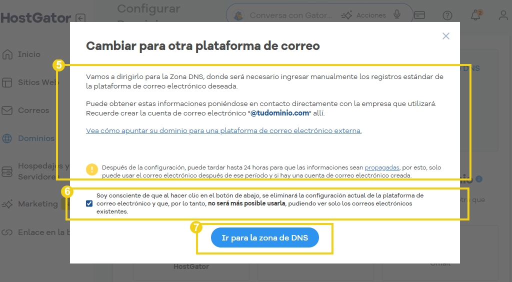Imagen del panel de control del panel de gestión de dominio en la plataforma HostGator, con opciones de configuración de DNS, correo electrónico y soporte, mostrando detalles de un dominio configurado.