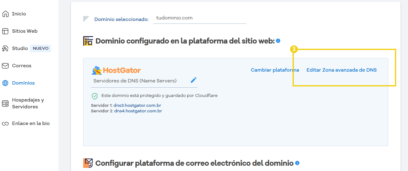 Imagen de la configuración de dominio en el panel de HostGator, mostrando opciones para editar la zona avanzada de DNS y configurar el dominio en la plataforma.