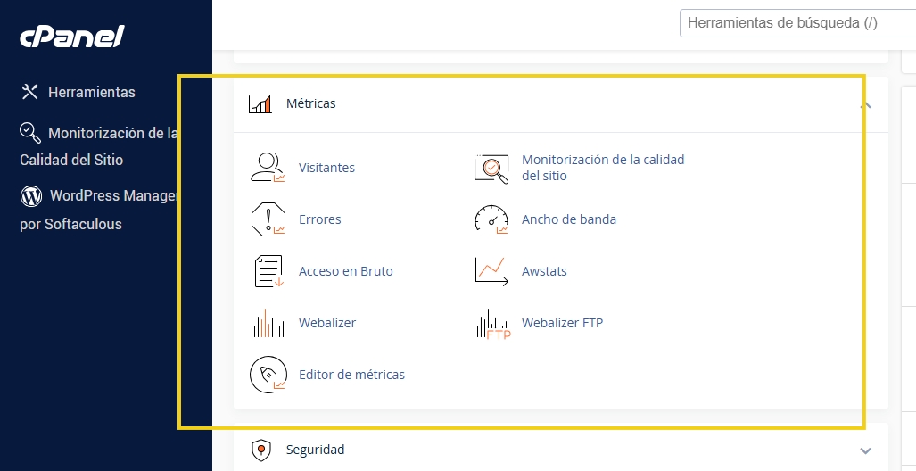 Imagen del panel de control de cPanel con herramientas para la optimización de sitios, incluyendo métricas, monitoreo, errores, acceso, ancho de banda, entre otros recursos.