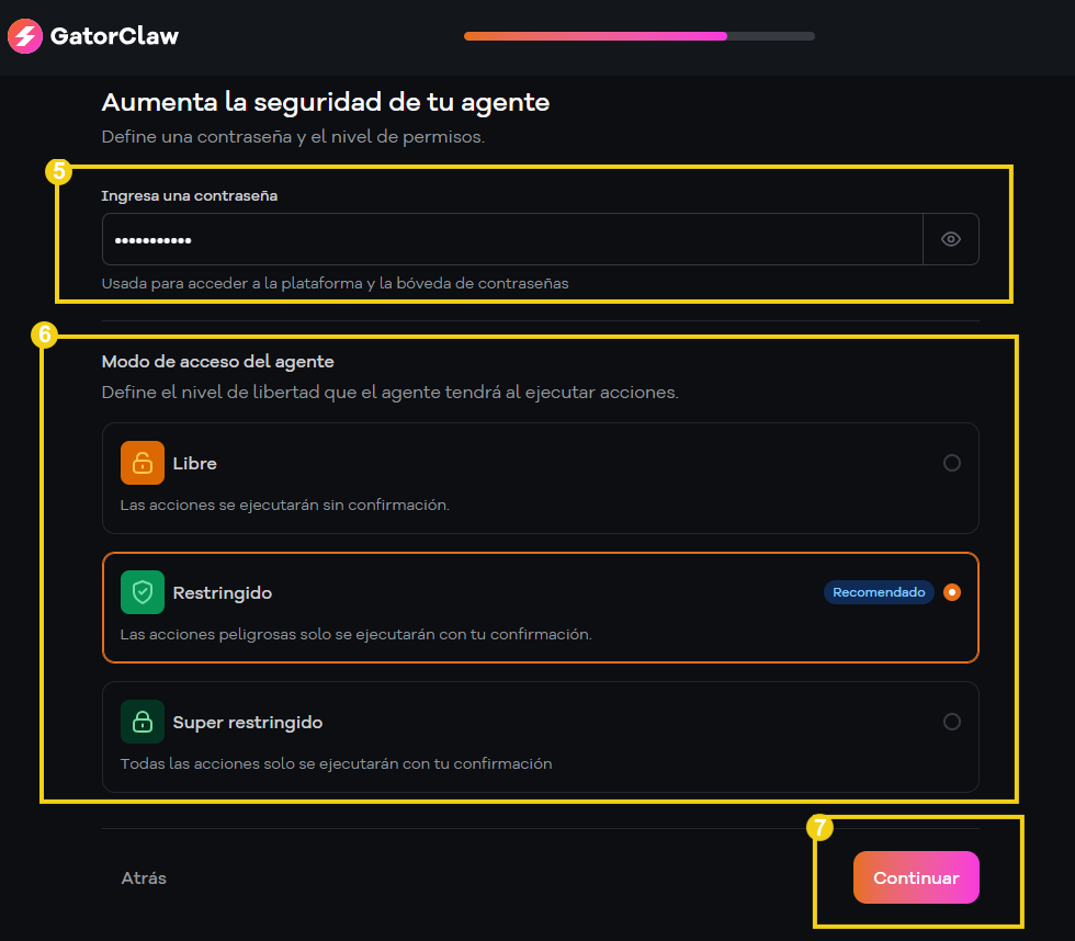 Imagen de configuración de acceso restringido en el panel de GatorClaw, con opciones de modo de acceso, destacando la opción 'Restringido' como recomendada, y botón 'Continuar' al fondo.