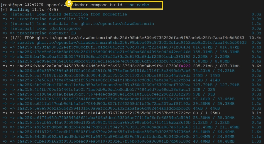 Imagen de un terminal exhibiendo comandos Docker, incluyendo build de una imagen usando Docker Compose. El foco está en el comando 'docker compose build --no-cache' destacado en amarillo para optimización de build.