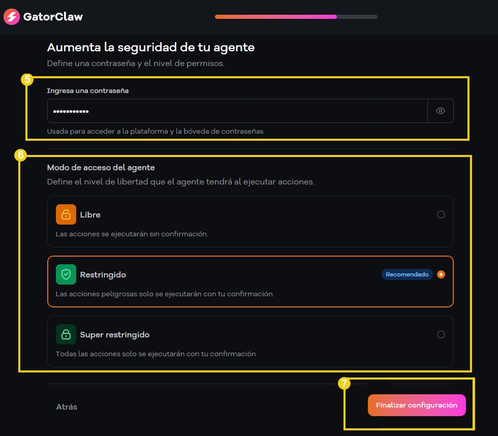 Imagen de configuración de acceso restringido en el panel de GatorClaw, con opciones de modo de acceso, destacando la opción 'Restringido' como recomendada, y botón 'Continuar' al fondo.