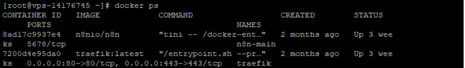 Terminal SSH con el resultado del comando docker ps, mostrando estado y fecha de creación de n8n y traefik