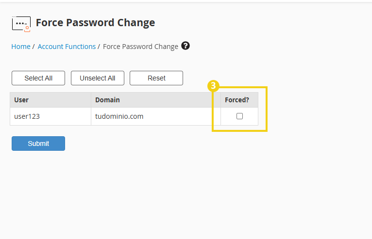 Pantalla de configuración "Force Password Change", con el botón "Submit" resaltado en azul y una tabla que muestra el usuario, el dominio y la columna "Forced?". Interfaz de administración.