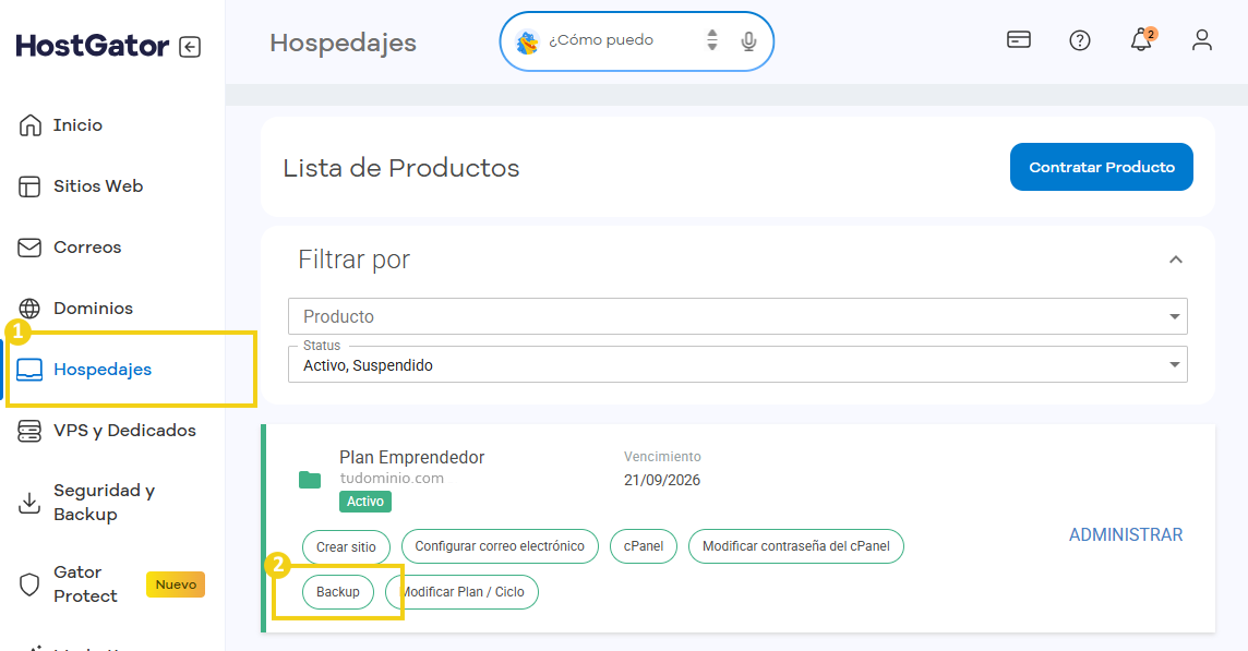 Pantalla de HostGator que muestra la sección "Hospedajes", con el menú lateral, la lista de productos, los filtros por estado y el botón para contratar un producto.