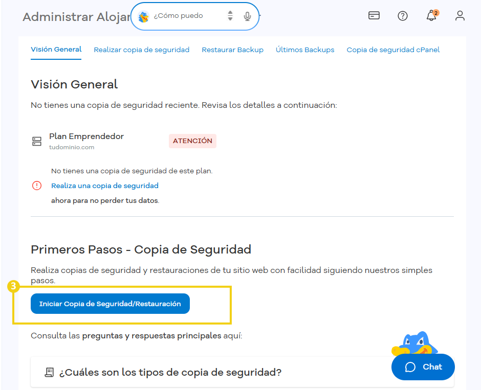 Pantalla de la aplicación con un mensaje de seguridad y el botón "Hacer copia de seguridad" para generar y descargar un archivo de respaldo, con el ícono del chat "Chat".