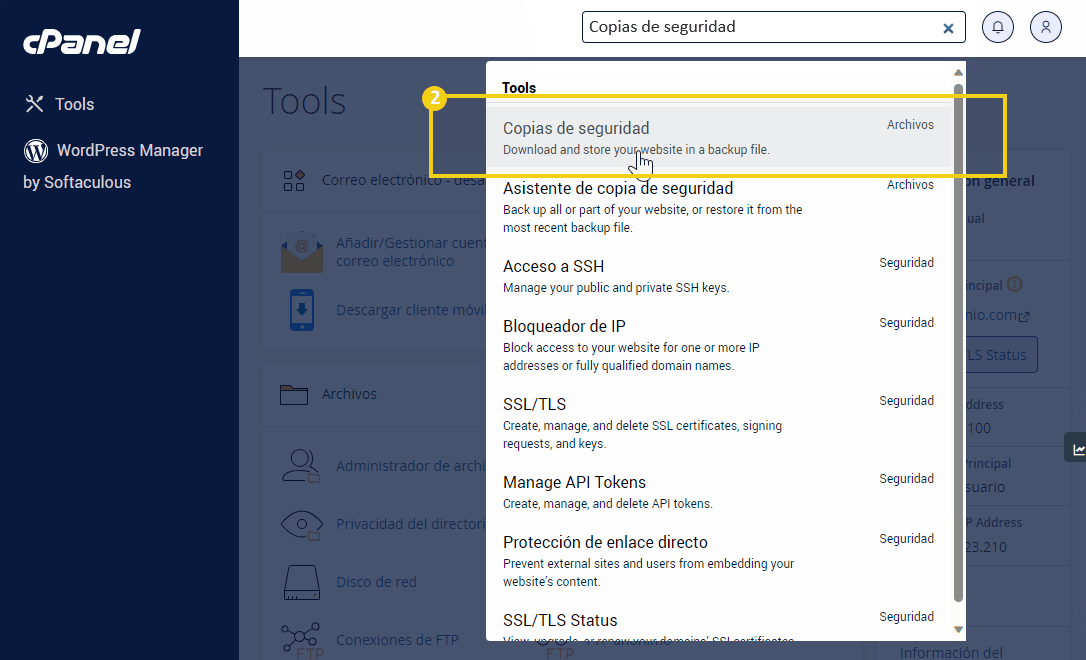 Imagen del panel de control de cPanel que resalta el campo de búsqueda con el término "copias de seguridad".