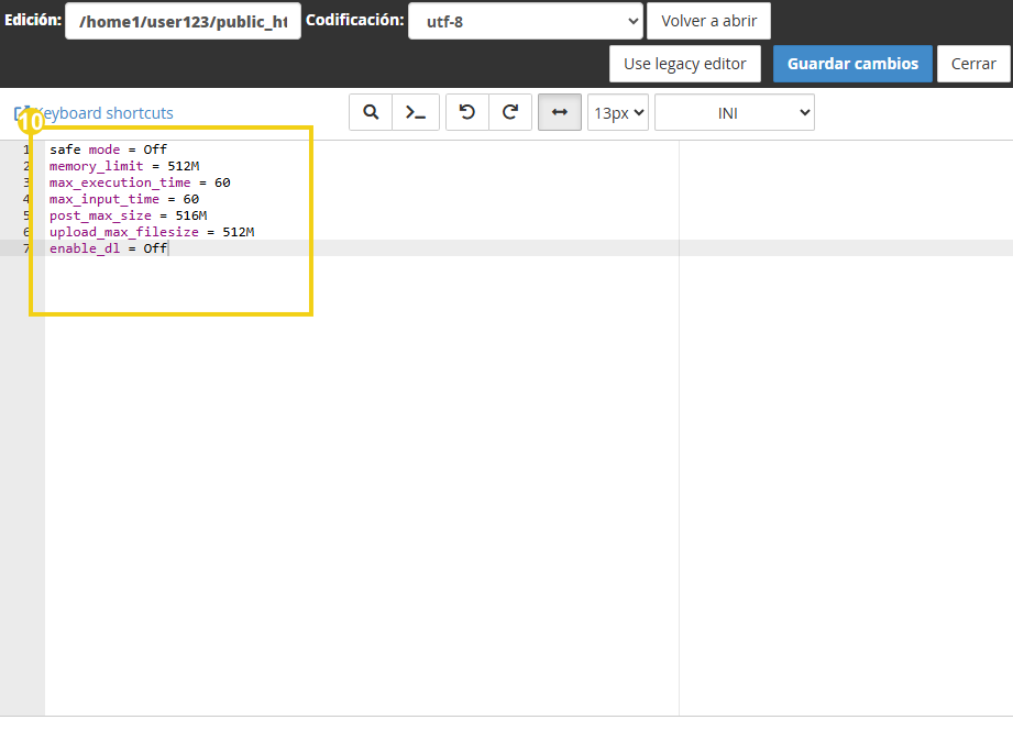 Tela de editor de código com destaque para bloco de configuração exibindo parâmetros como safe_mode, memory_limit, max_execution_time e post_max_size. Interface em UTF-8 e opção para salvar mudanças.