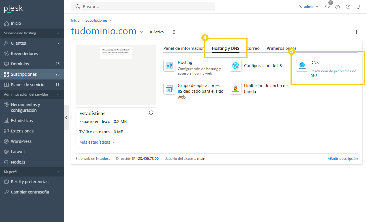 Configuración de DNS en el panel de control de hosting Plesk, que indica los pasos para administrar el DNS de forma eficiente.